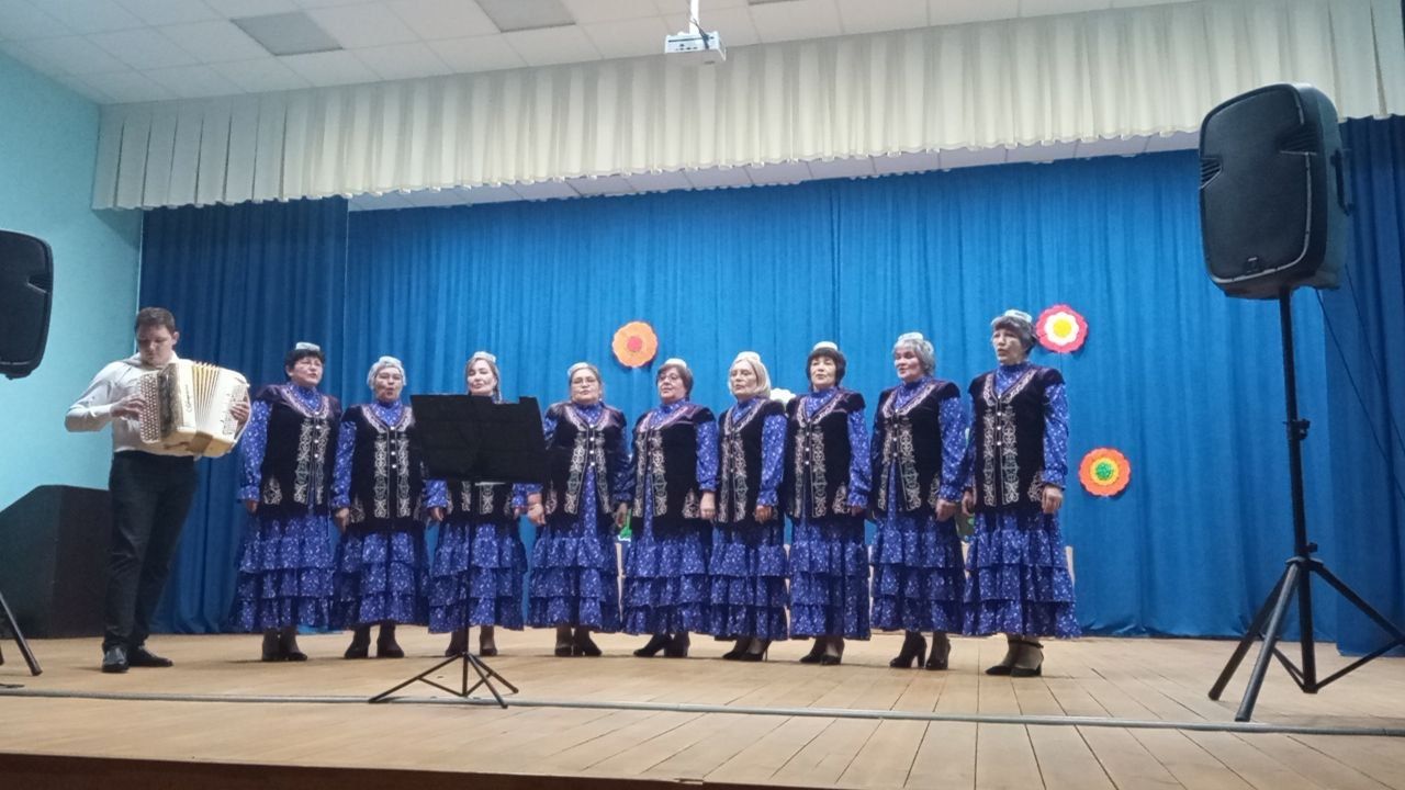 Иске Йомралы үзешчәннәре Олы Бакырчы халкына бәйрәм концерты бүләк итте