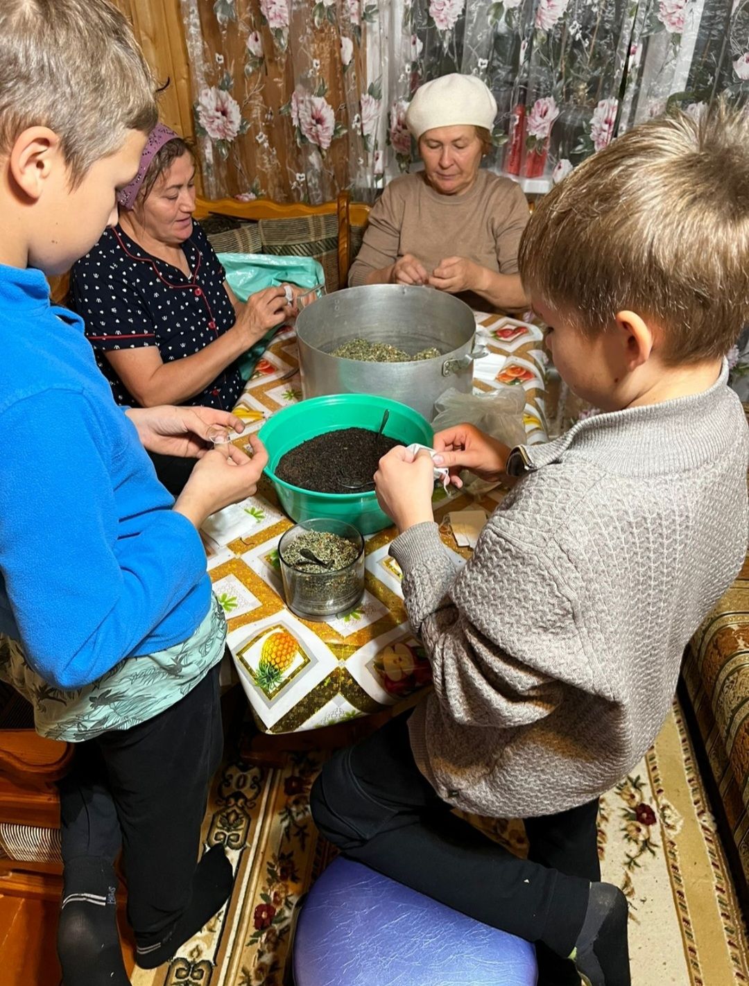 Шәмәклеләр хәрбиләргә ярдәмнәр әзерлиләр