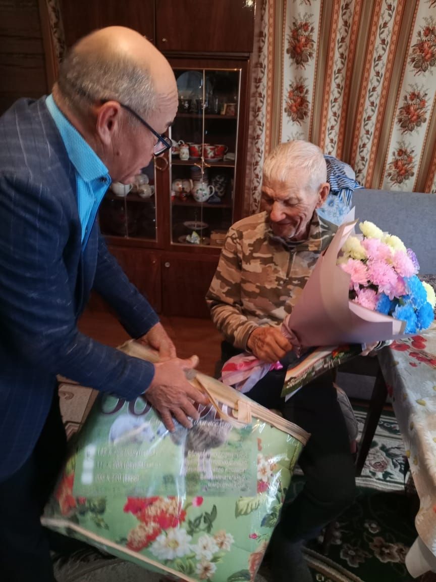 Иске Йомралы авылында гомер кичерүче Гарәфетдин бабай Миңнуллинга 95 яшь тулды