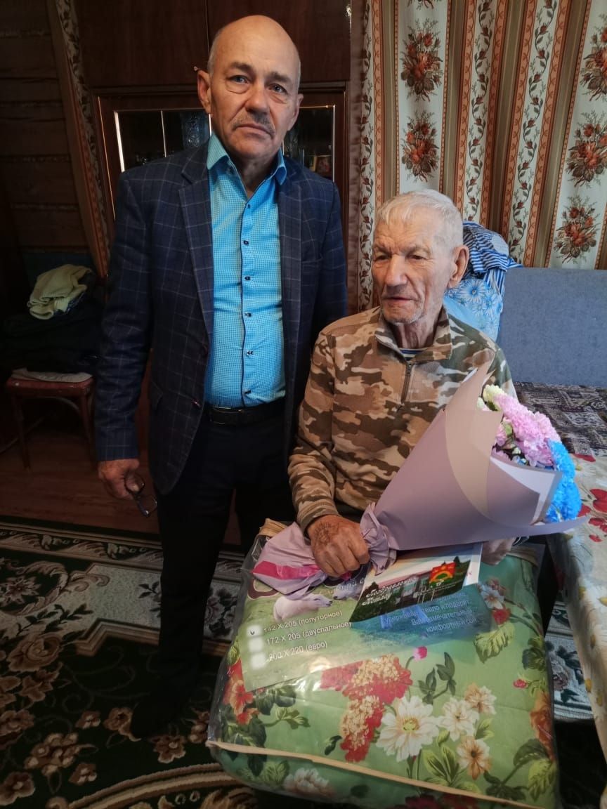 Иске Йомралы авылында гомер кичерүче Гарәфетдин бабай Миңнуллинга 95 яшь тулды