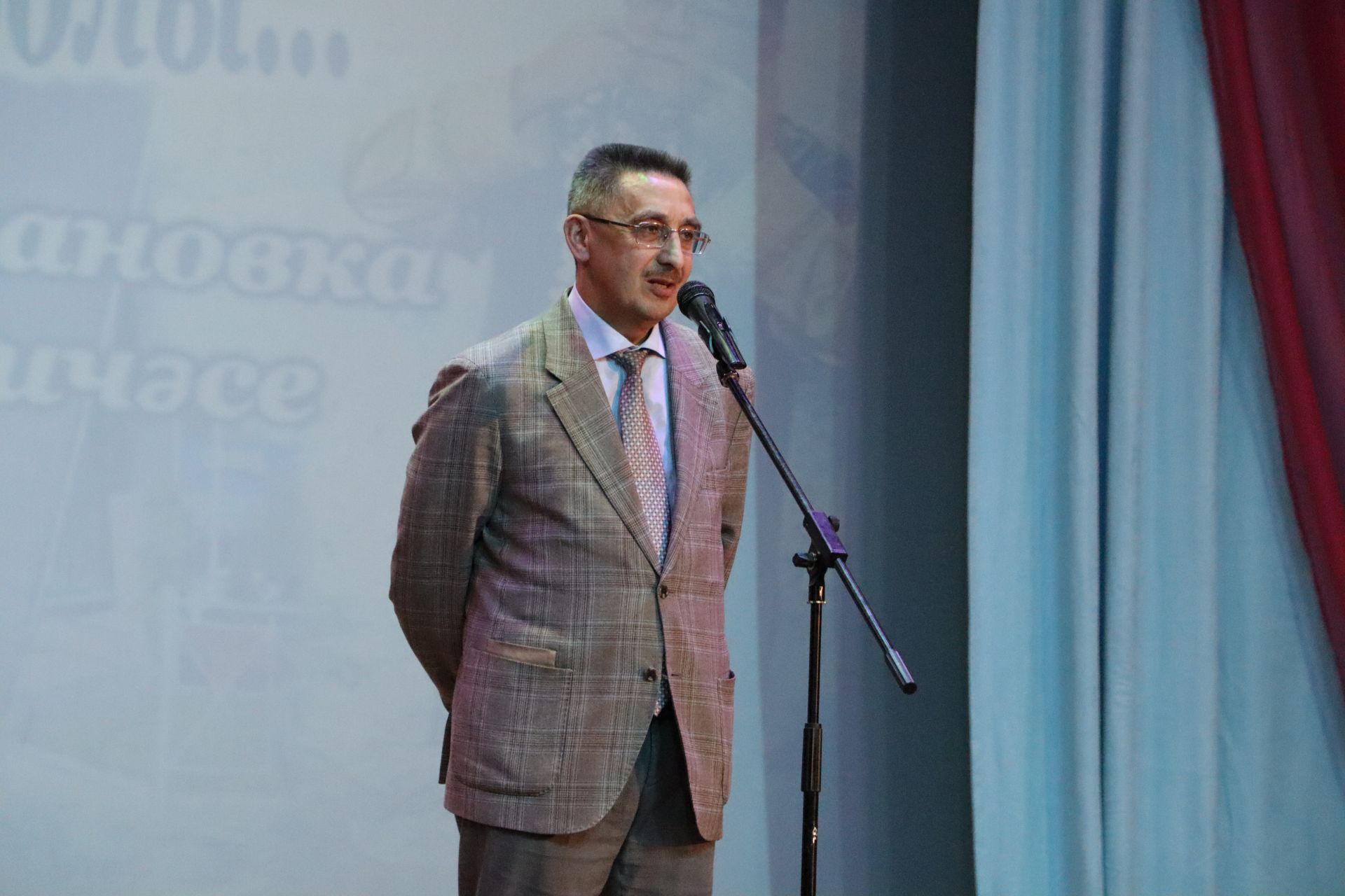 Апаста Татарстан Республикасының Атказанган мәдәният хезмәткәре Рәмис Ногмановның иҗат кичәсе узды