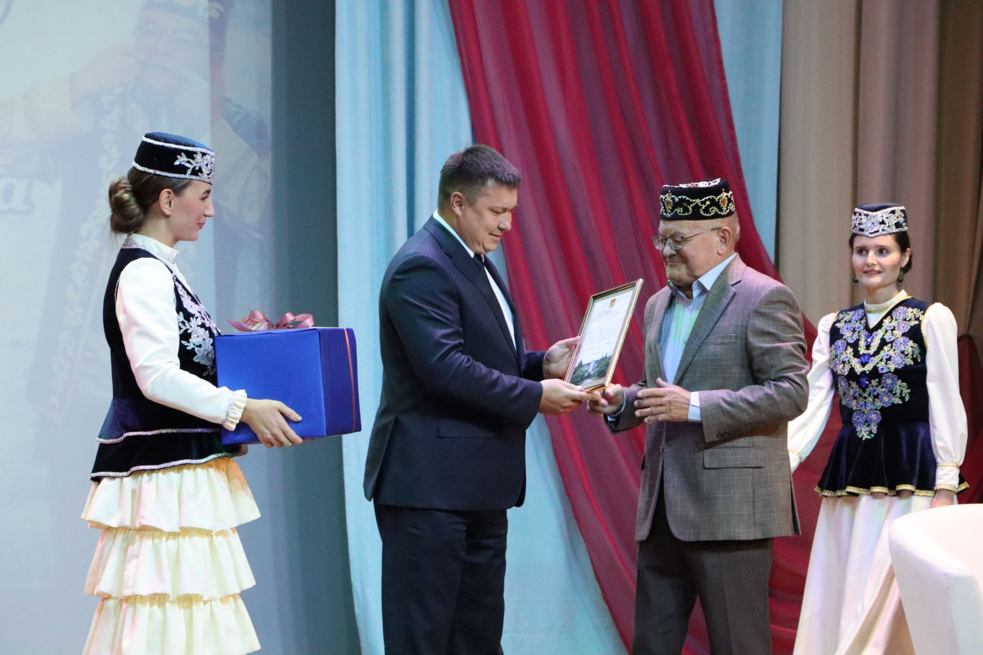 Апаста Татарстан Республикасының Атказанган мәдәният хезмәткәре Рәмис Ногмановның иҗат кичәсе узды