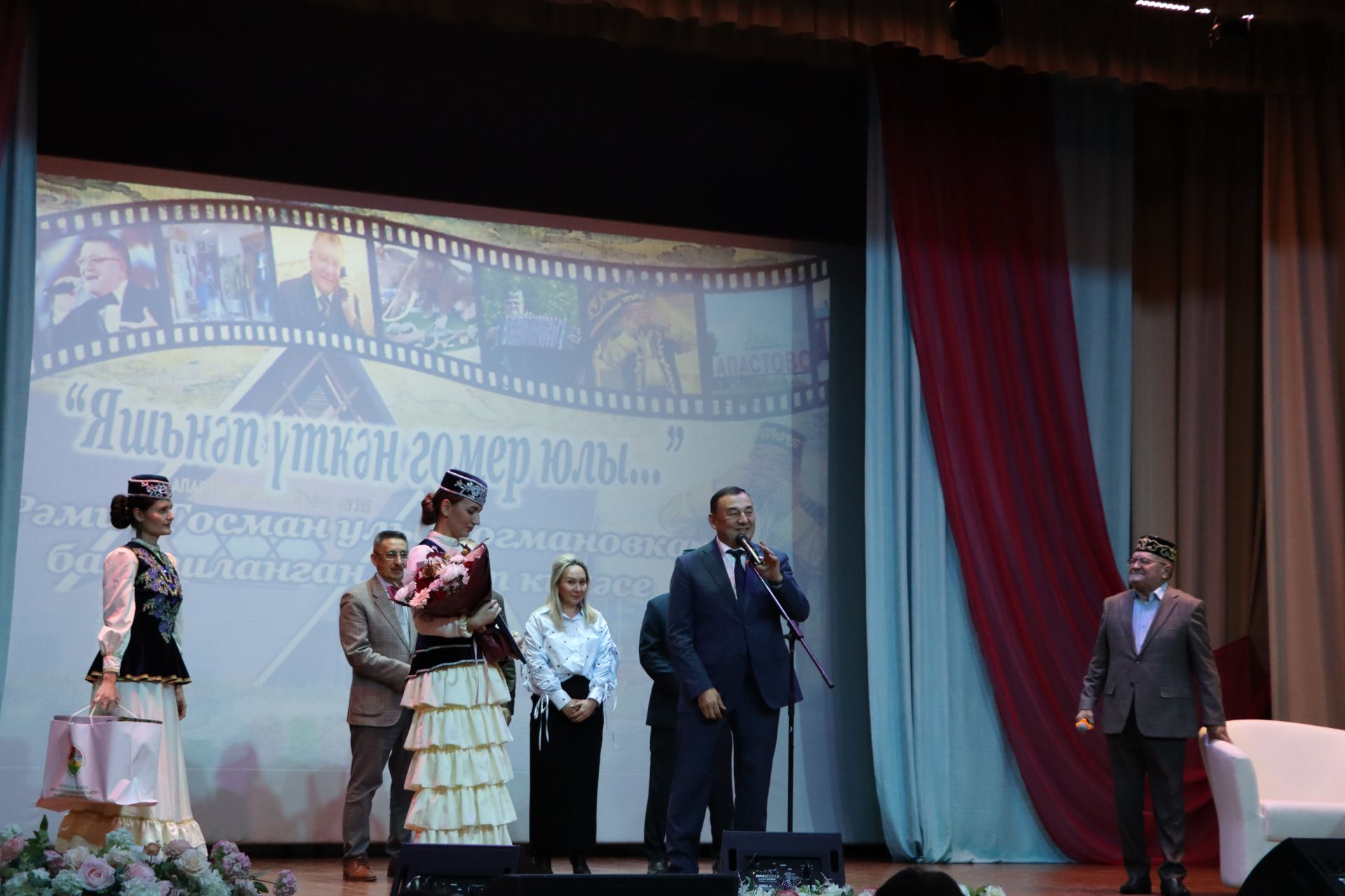 Апаста Татарстан Республикасының Атказанган мәдәният хезмәткәре Рәмис Ногмановның иҗат кичәсе узды