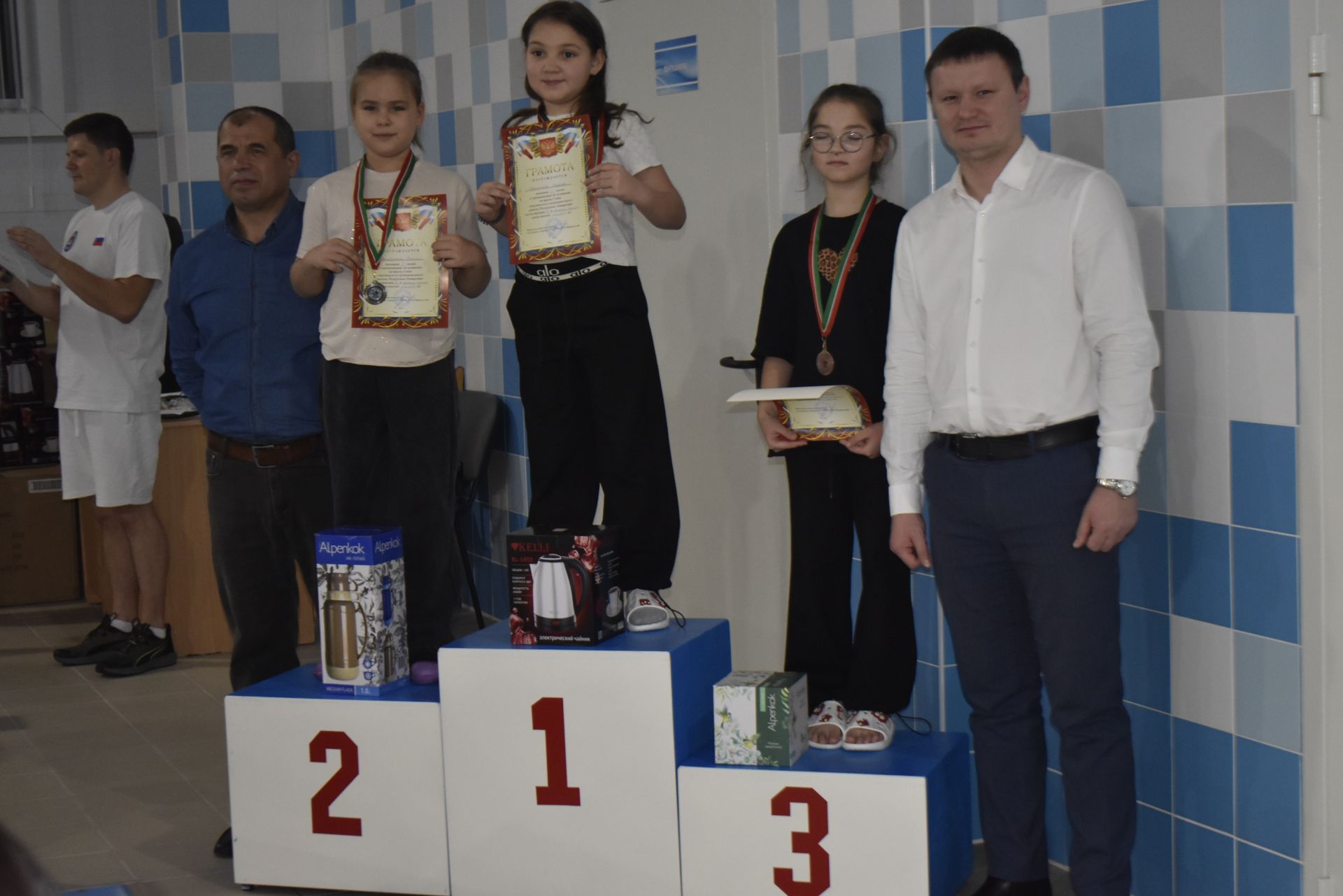 Апасның йөзү бассейнында район башлыгы призларына ярышлар узды