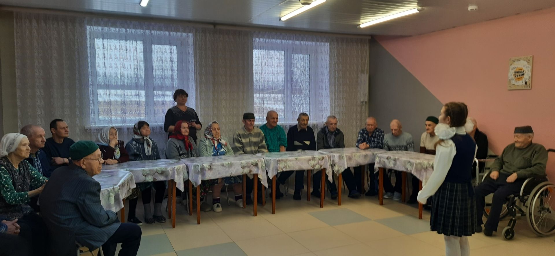 Учащиеся, участники «Движение Первых» и преподаватели Бишевской школы посетили Кайбицкий дом – интернат для престарелых и инвалидов