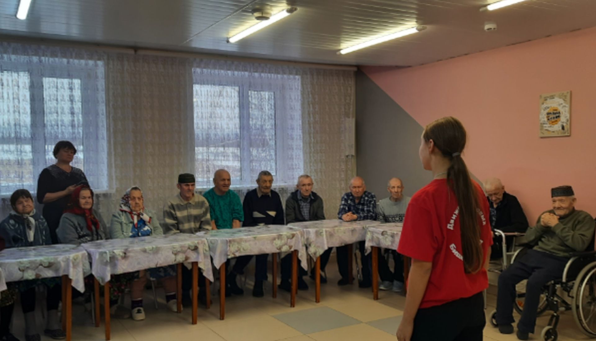 Учащиеся, участники «Движение Первых» и преподаватели Бишевской школы посетили Кайбицкий дом – интернат для престарелых и инвалидов