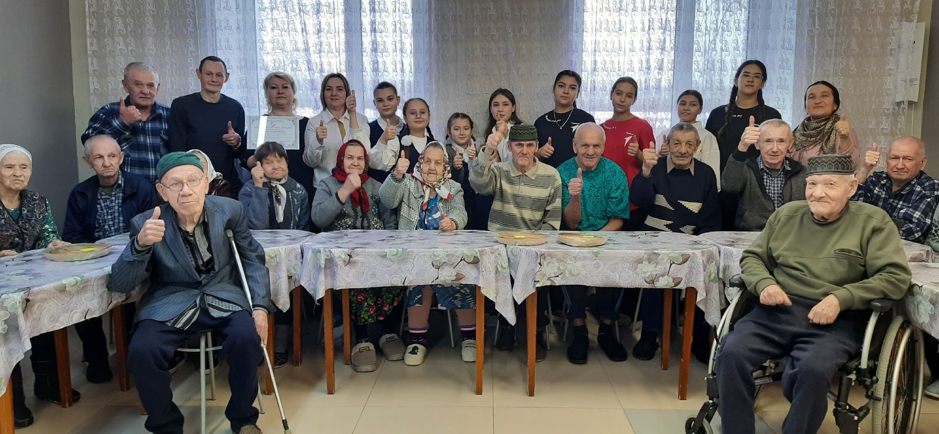 Учащиеся, участники «Движение Первых» и преподаватели Бишевской школы посетили Кайбицкий дом – интернат для престарелых и инвалидов