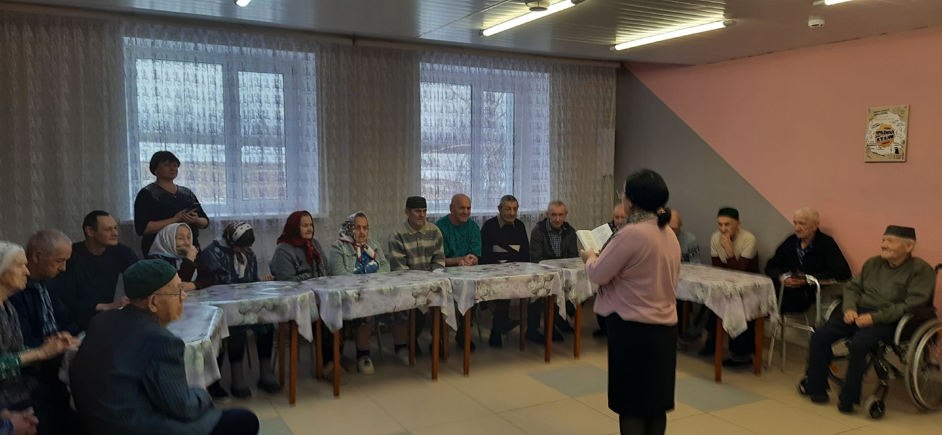 Учащиеся, участники «Движение Первых» и преподаватели Бишевской школы посетили Кайбицкий дом – интернат для престарелых и инвалидов