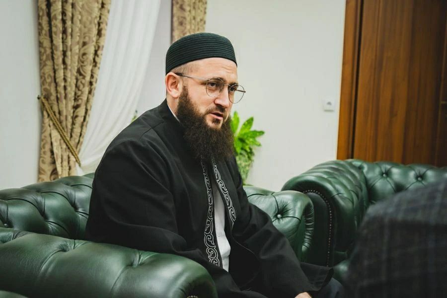 🌙 Муфтий Камиль хазрат в ДУМ РТ встретился с главой Апастовского района Айратом Зиганшиным