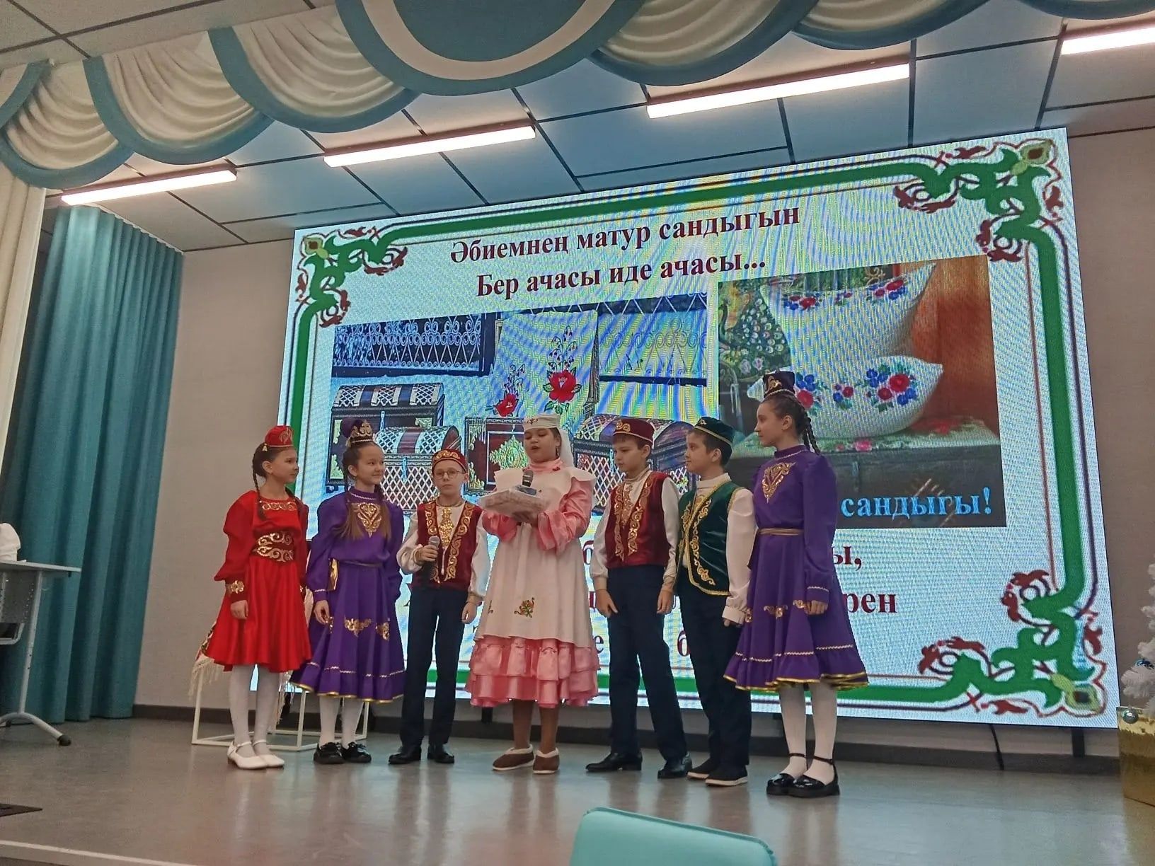 Апас урта мәктәбендә туган (татар) тел һәм әдәбияты укытучылары өчен районара методик семинар үтте