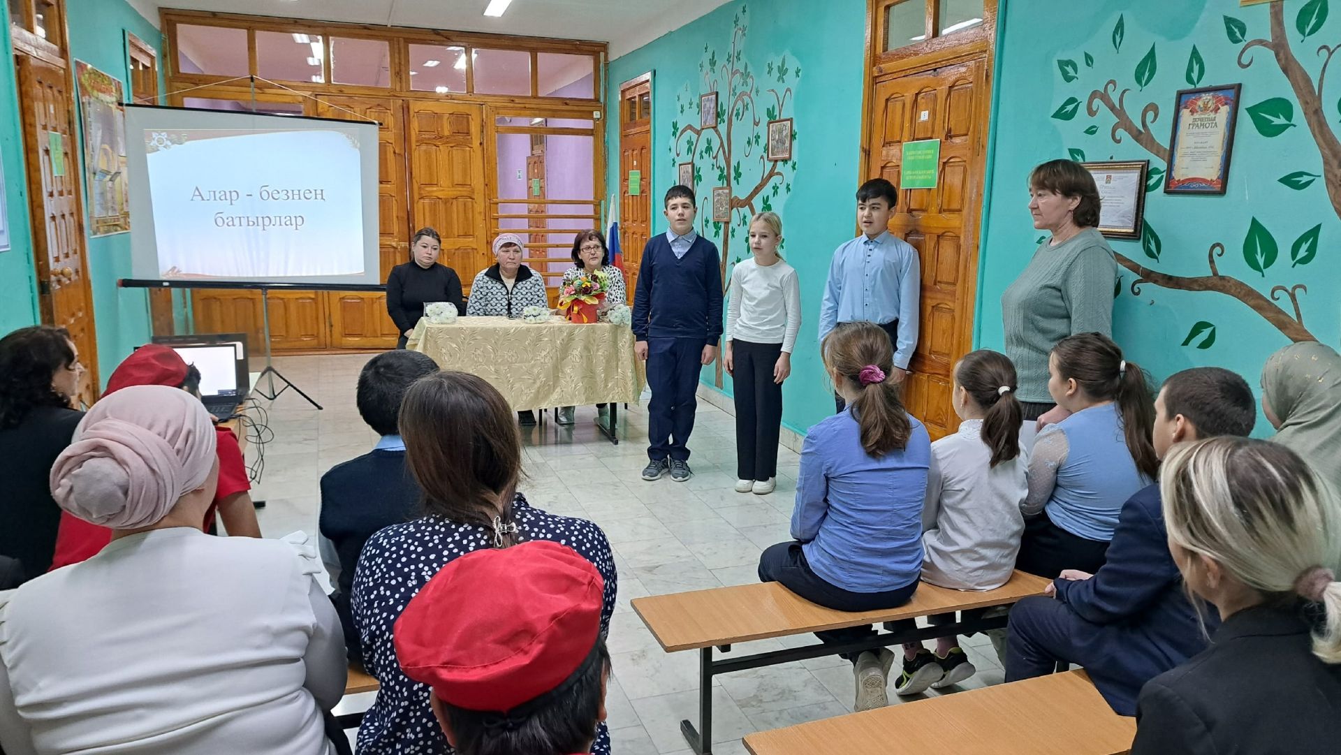 В Давликеевской школе прошло торжественное мероприятие, приуроченное ко Дню героев Отечества