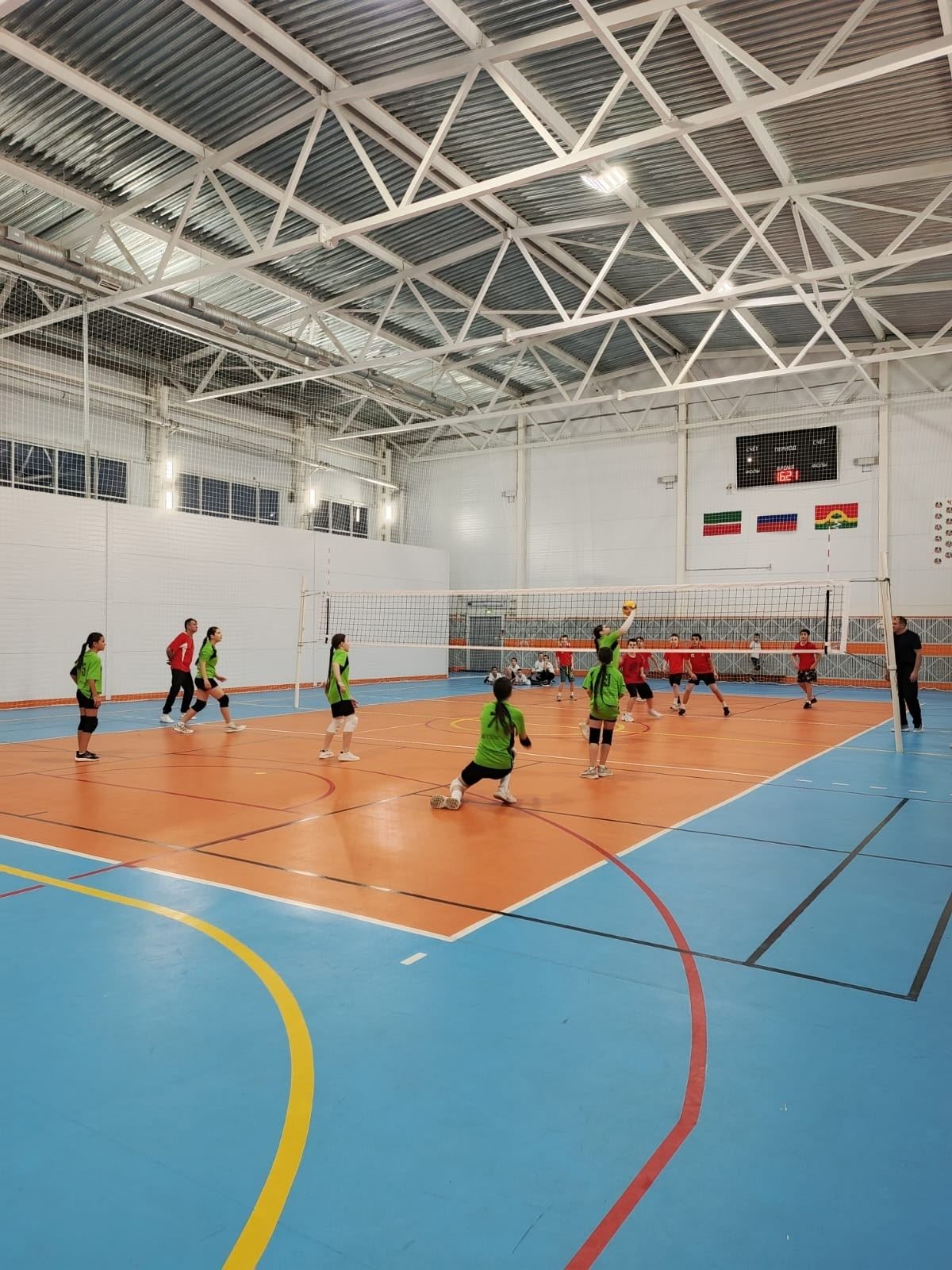 В универсальном спортивном зале «Апас» состоялся новогодний турнир по волейболу 🏐🏐