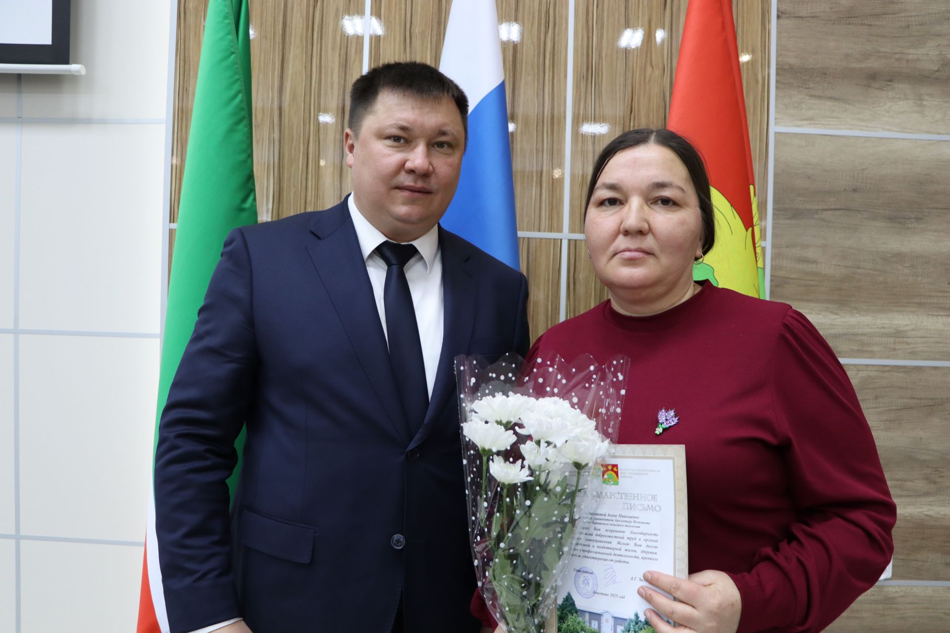 Яңа ел бәйрәмнәре уңаеннан, район башлыгы Айрат Җиһаншин авыл җирлеге хезмәткәрләре белән очрашты