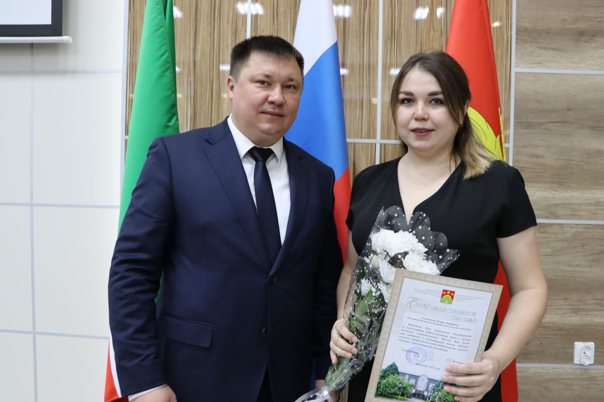 Яңа ел бәйрәмнәре уңаеннан, район башлыгы Айрат Җиһаншин авыл җирлеге хезмәткәрләре белән очрашты
