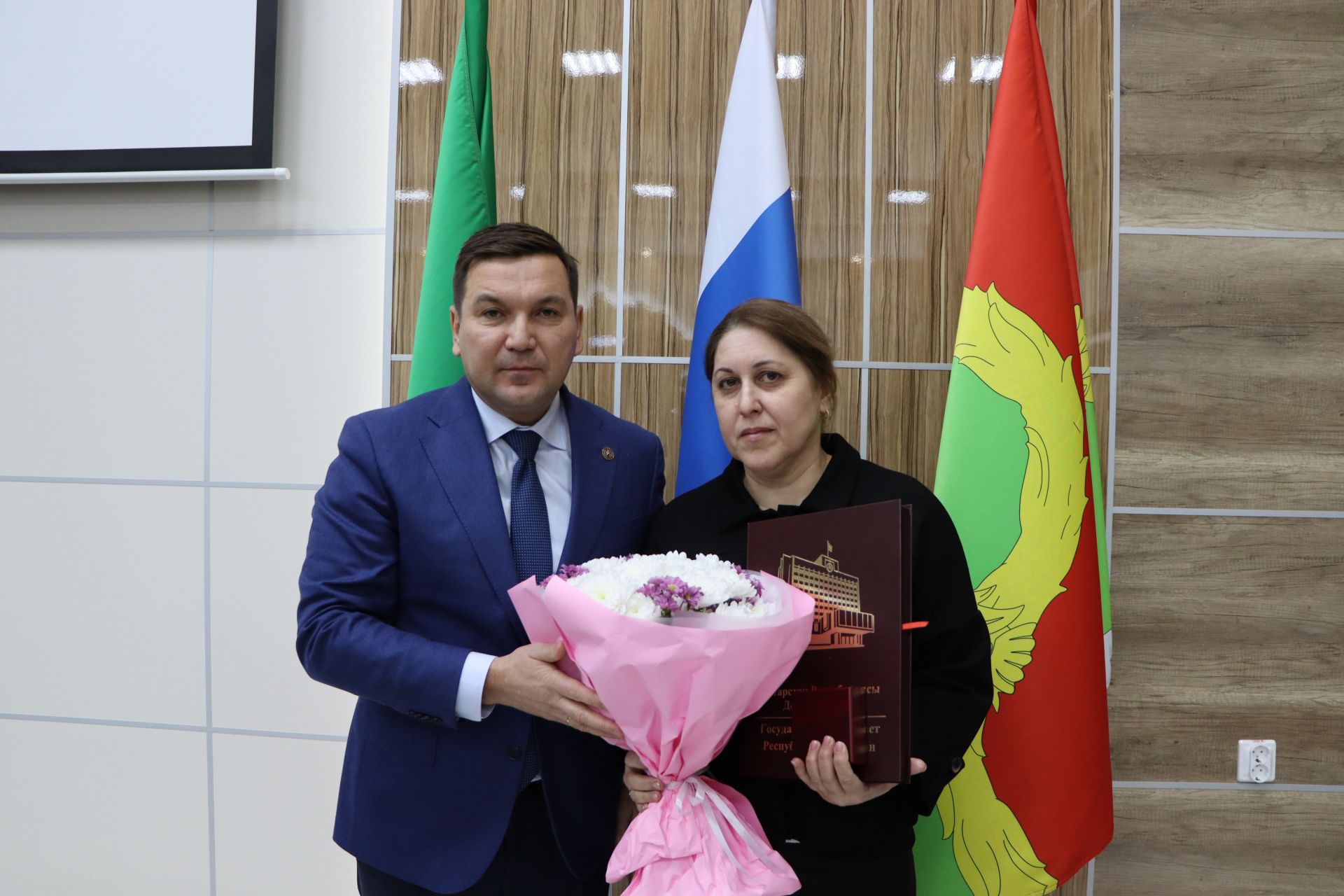 Яңа ел бәйрәмнәре уңаеннан, район башлыгы Айрат Җиһаншин авыл җирлеге хезмәткәрләре белән очрашты
