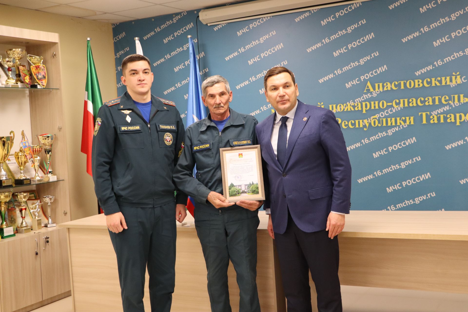 Район башлыгы Айрат Җиһаншин: “Сезнең хезмәт кеше милкен, сәламәтлеген, гомерен саклап кала”