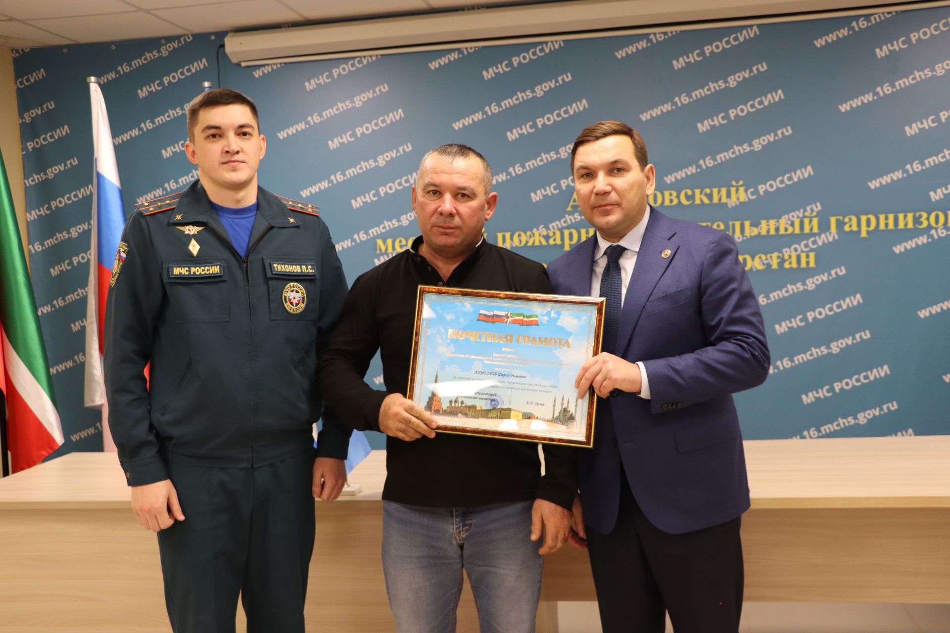 Район башлыгы Айрат Җиһаншин: “Сезнең хезмәт кеше милкен, сәламәтлеген, гомерен саклап кала”