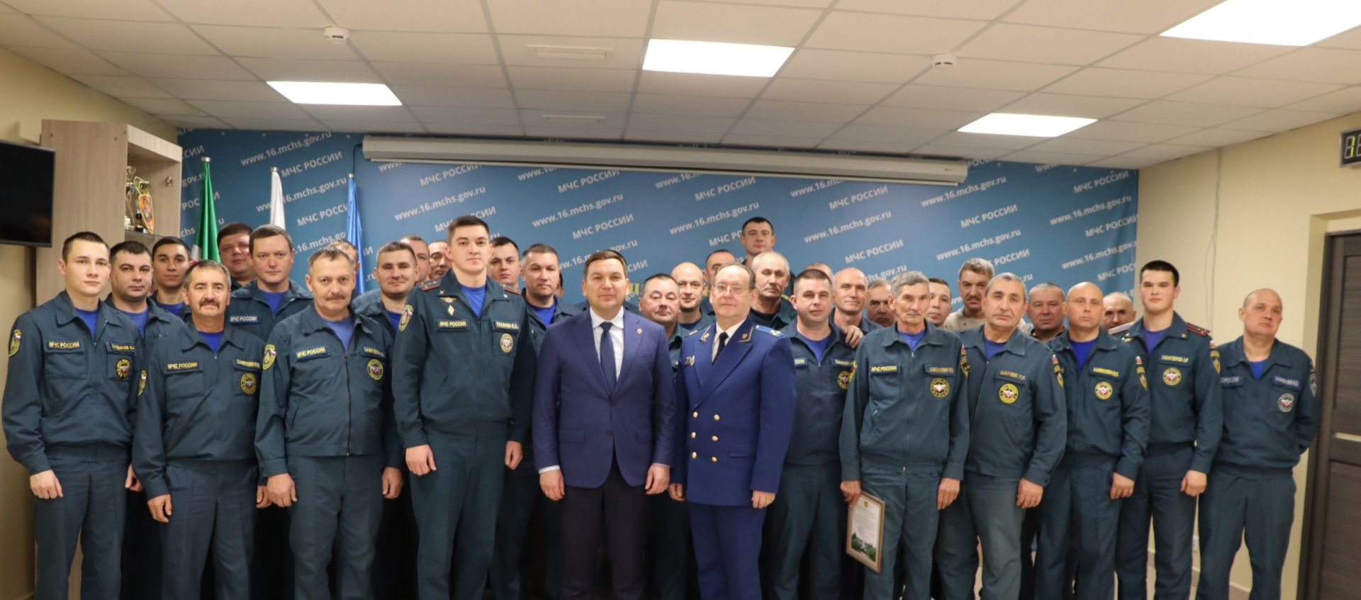 Район башлыгы Айрат Җиһаншин: “Сезнең хезмәт кеше милкен, сәламәтлеген, гомерен саклап кала”