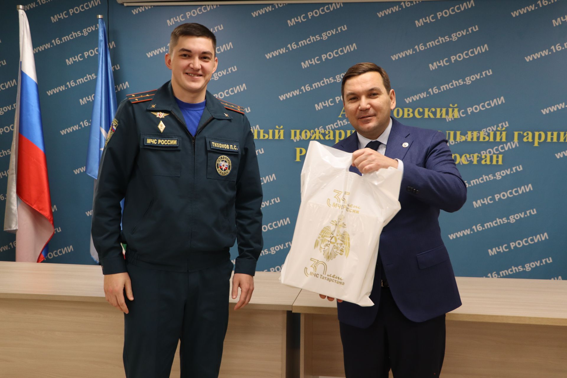 Район башлыгы Айрат Җиһаншин: “Сезнең хезмәт кеше милкен, сәламәтлеген, гомерен саклап кала”