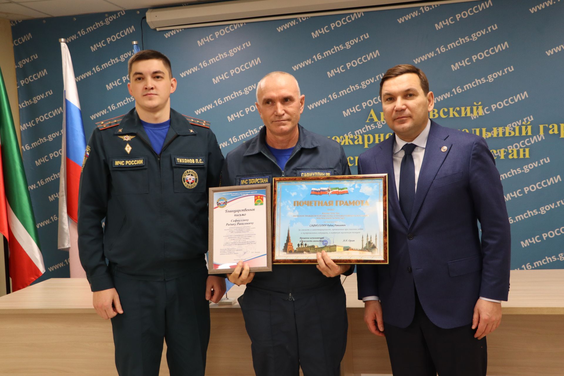 Район башлыгы Айрат Җиһаншин: “Сезнең хезмәт кеше милкен, сәламәтлеген, гомерен саклап кала”
