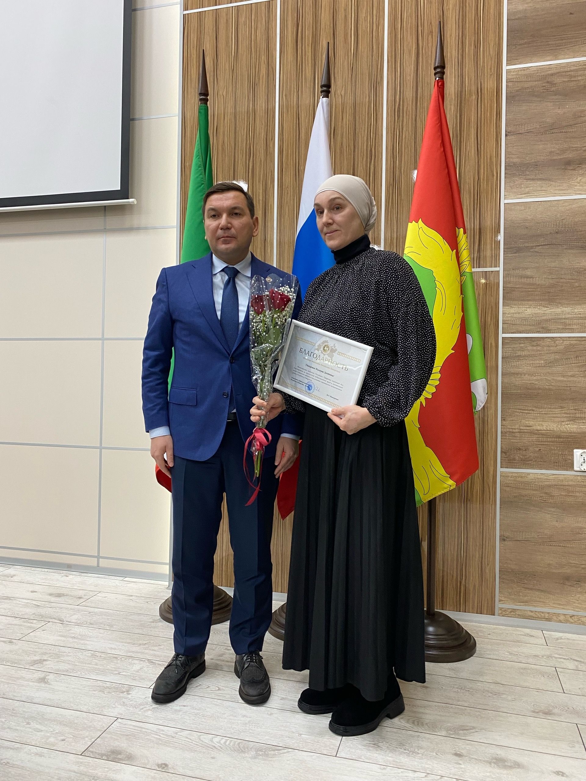 Районда хезмәт уңышларына ирешкән хезмәткәрләр Рәхмәт хатлары белән бүләкләнде!