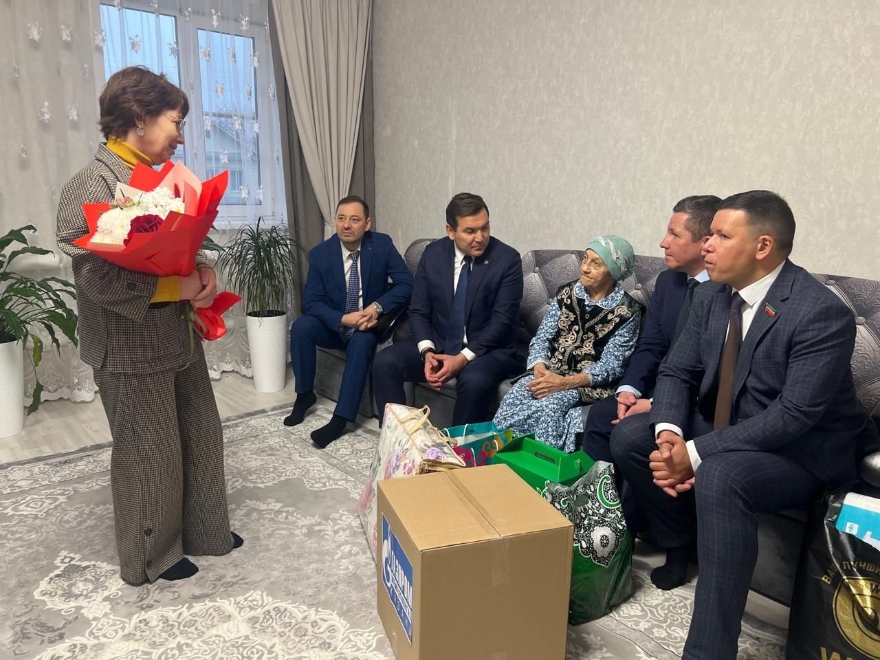 Республика кунаклары Чүрибураш авылында өлкән кешене тәрбияләүче гаиләдә булдылар