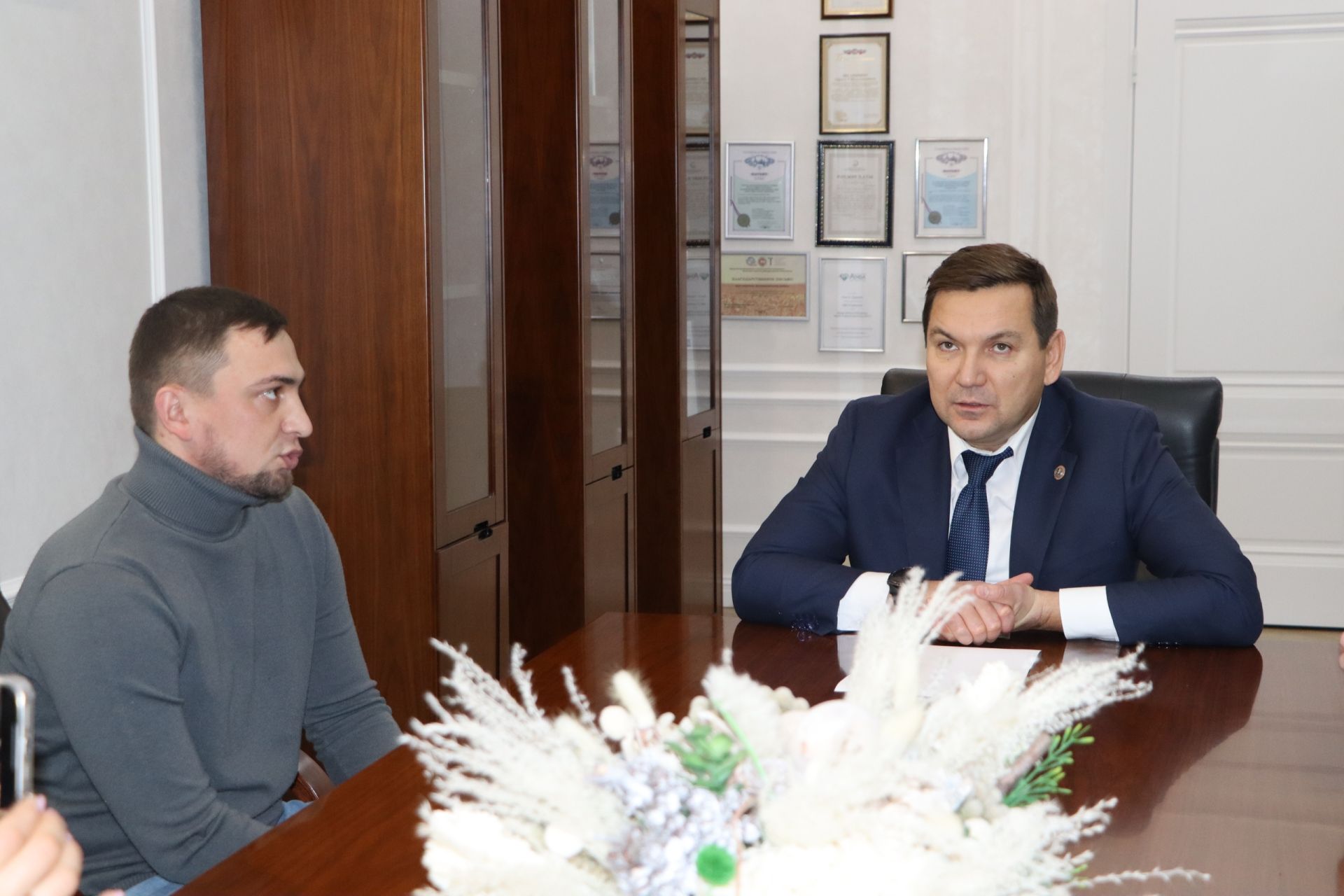 Апаска Татарстан Республикасы Дәүләт Советы депутатлары Айдар Таһиров һәм Фәнил Баһаветдинов һәм  килде