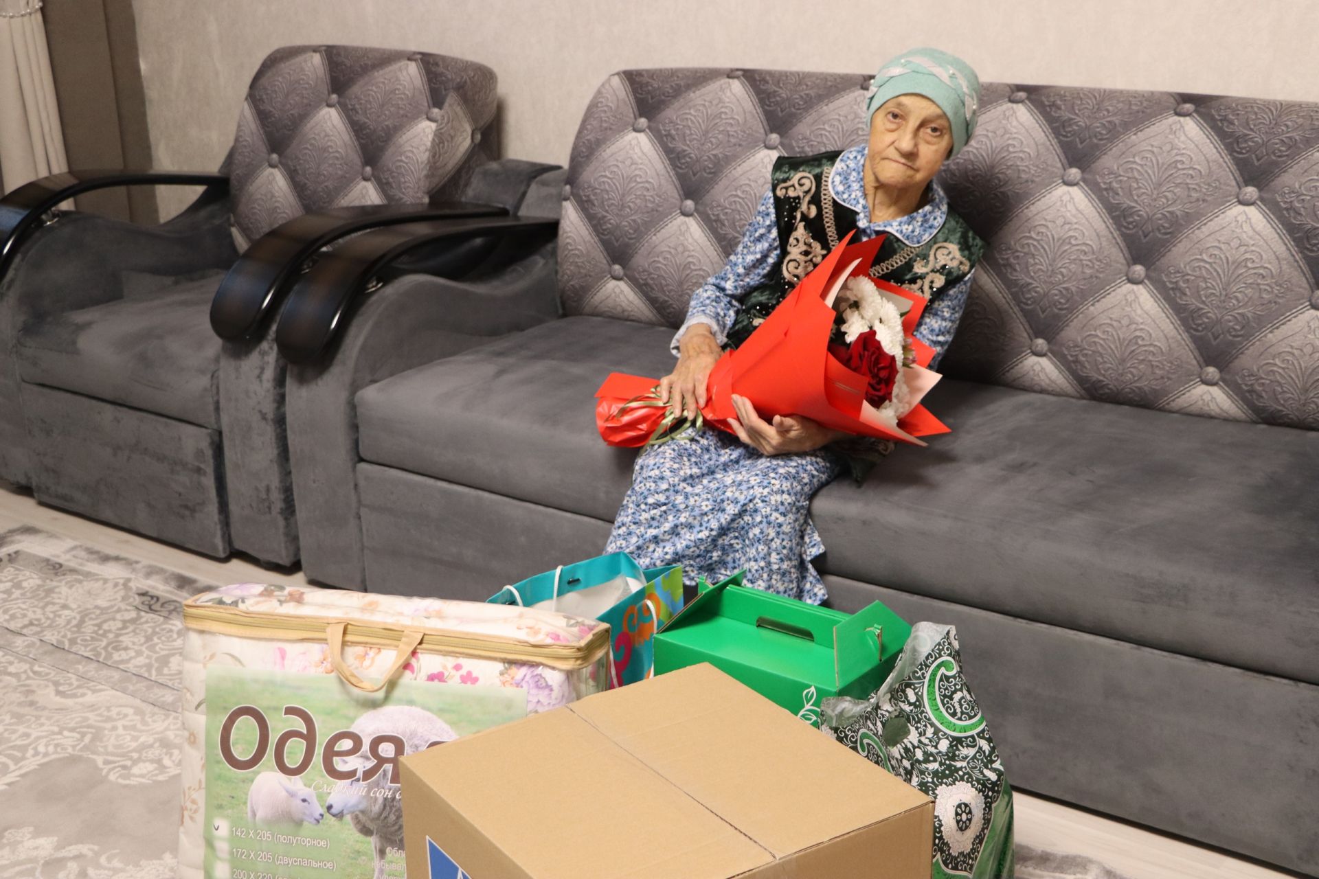 Республика кунаклары Чүрибураш авылында өлкән кешене тәрбияләүче гаиләдә булдылар