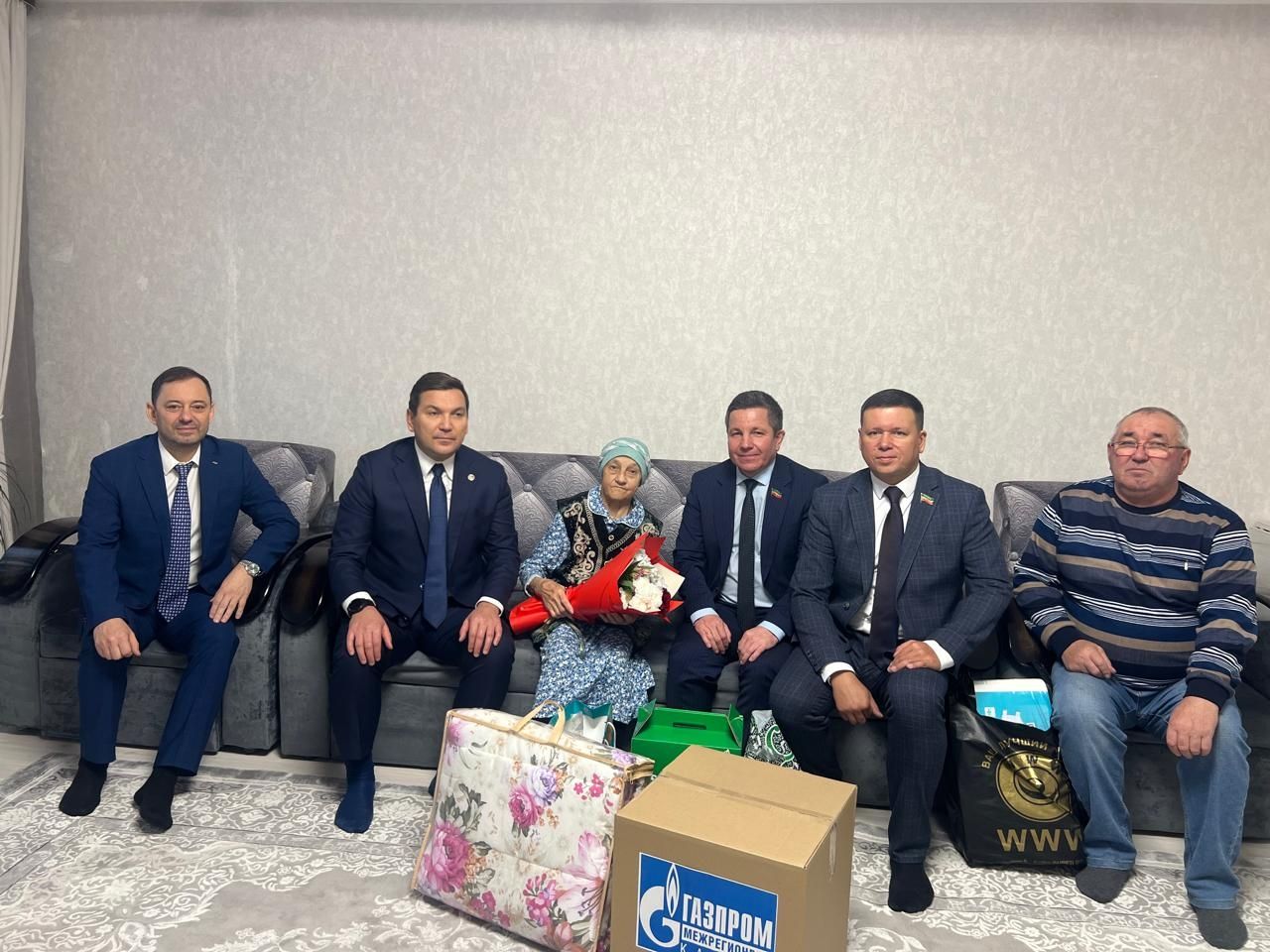 Республика кунаклары Чүрибураш авылында өлкән кешене тәрбияләүче гаиләдә булдылар