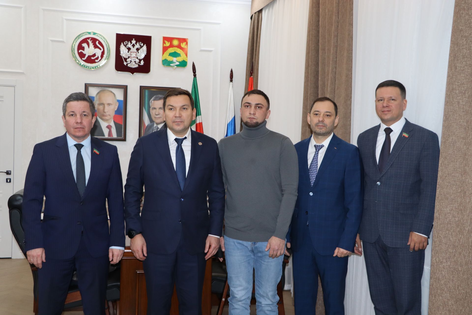 Апаска Татарстан Республикасы Дәүләт Советы депутатлары Айдар Таһиров һәм Фәнил Баһаветдинов һәм  килде