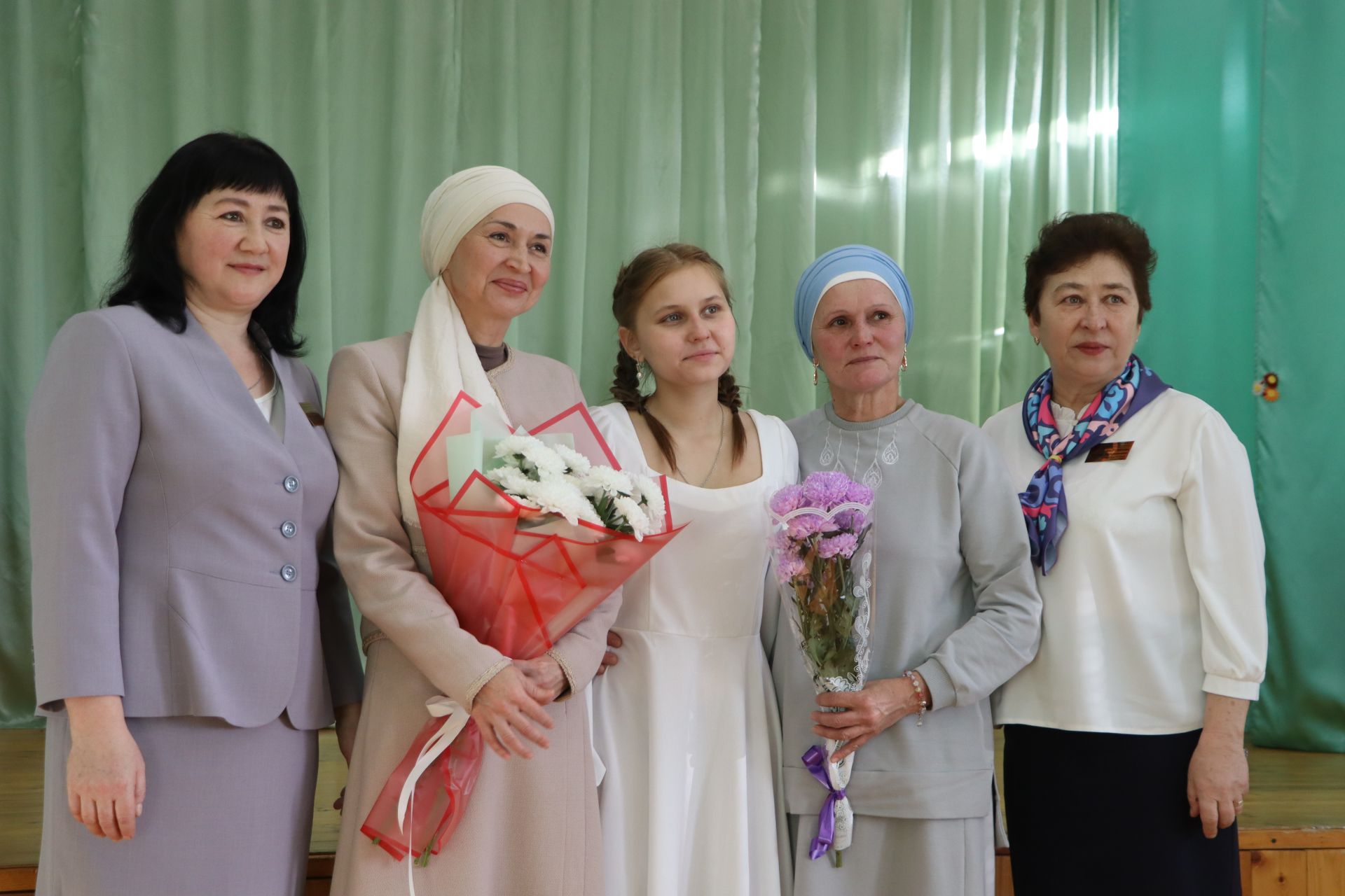 “Энекәш” китабы авторы Гөлүсә Закирова Борнаш мәктәбендә очрашуда катнашты