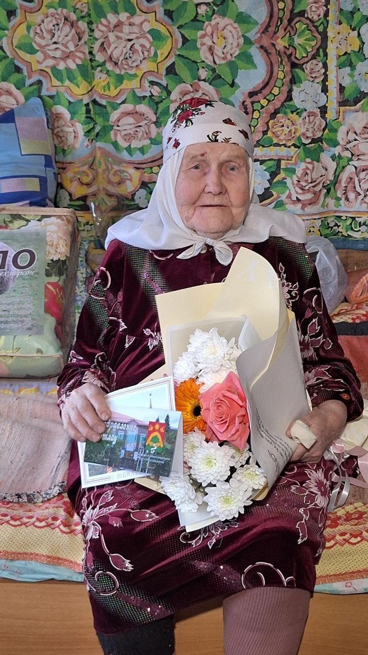 Чирмешән авылында яшәүче Фәһимә әби Шәрәфетдинова 95 яшьлек гомер бәйрәмен каршылады