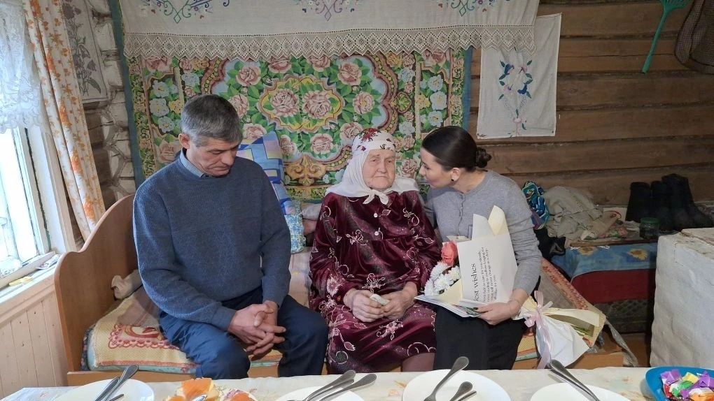 Чирмешән авылында яшәүче Фәһимә әби Шәрәфетдинова 95 яшьлек гомер бәйрәмен каршылады