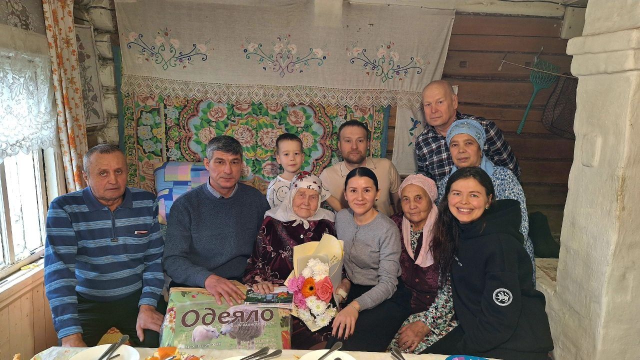 Чирмешән авылында яшәүче Фәһимә әби Шәрәфетдинова 95 яшьлек гомер бәйрәмен каршылады