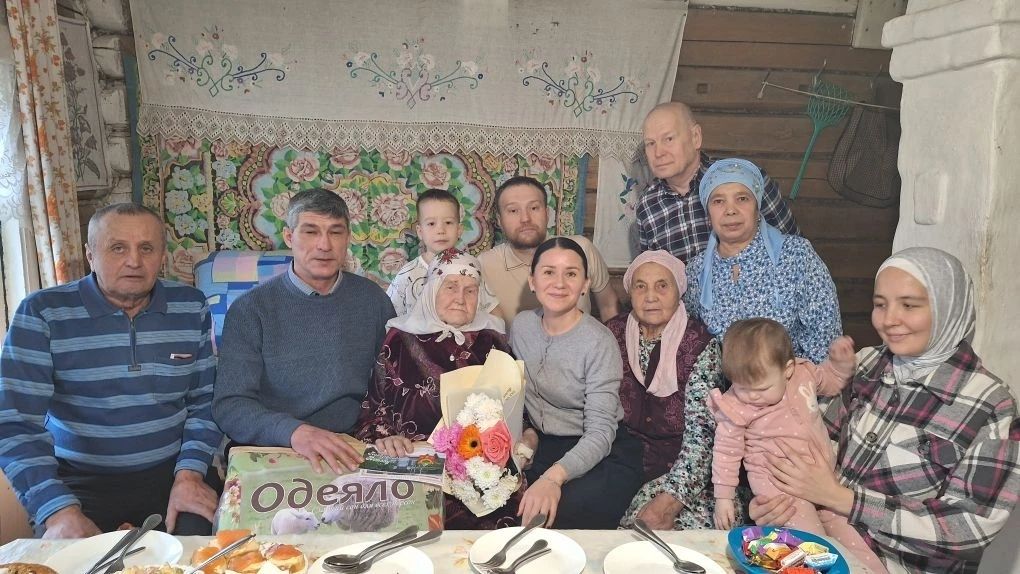 Чирмешән авылында яшәүче Фәһимә әби Шәрәфетдинова 95 яшьлек гомер бәйрәмен каршылады