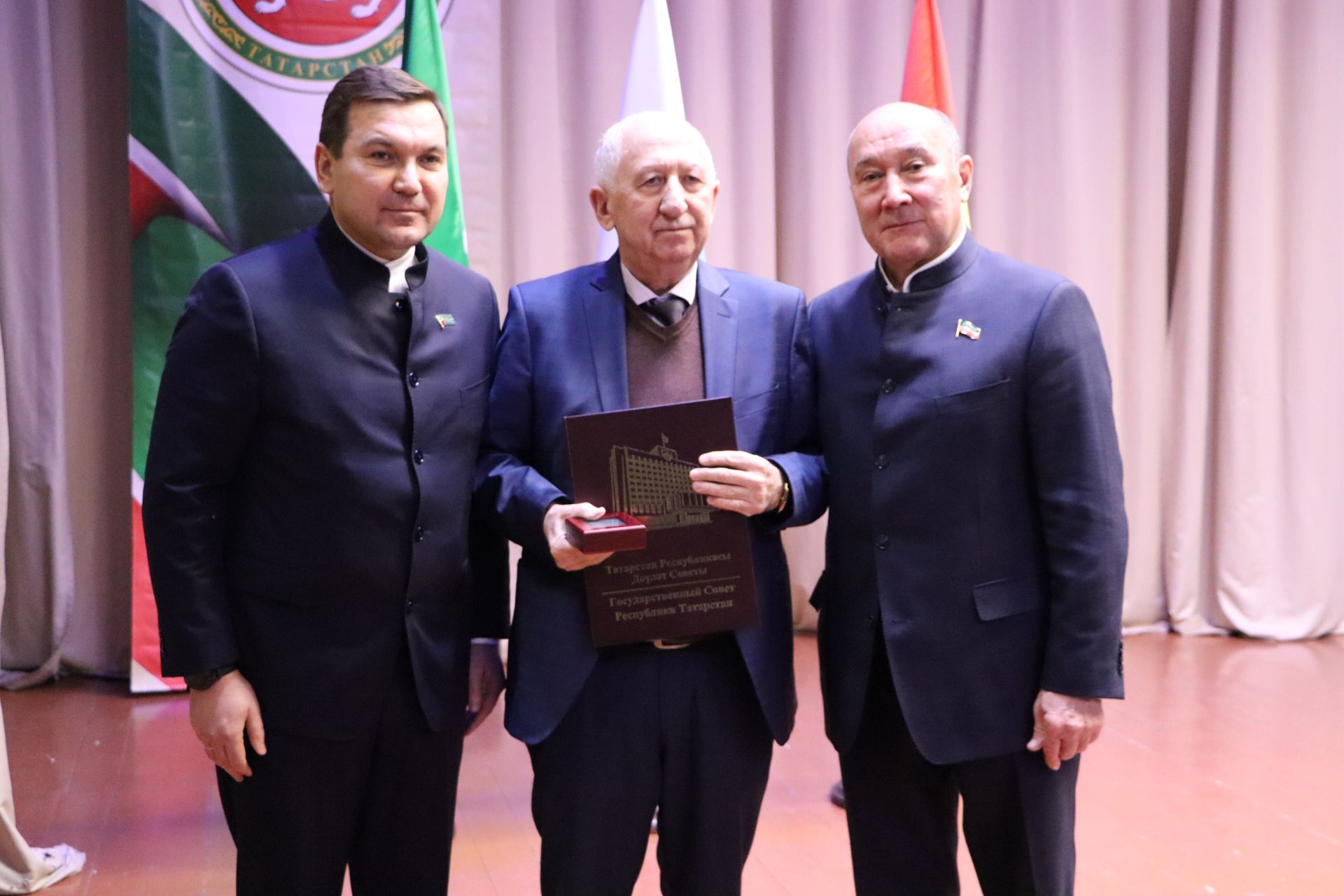 “Апас киләчәкне күрә белә һәм шул киләчәк өчен системалы эш алып бара”