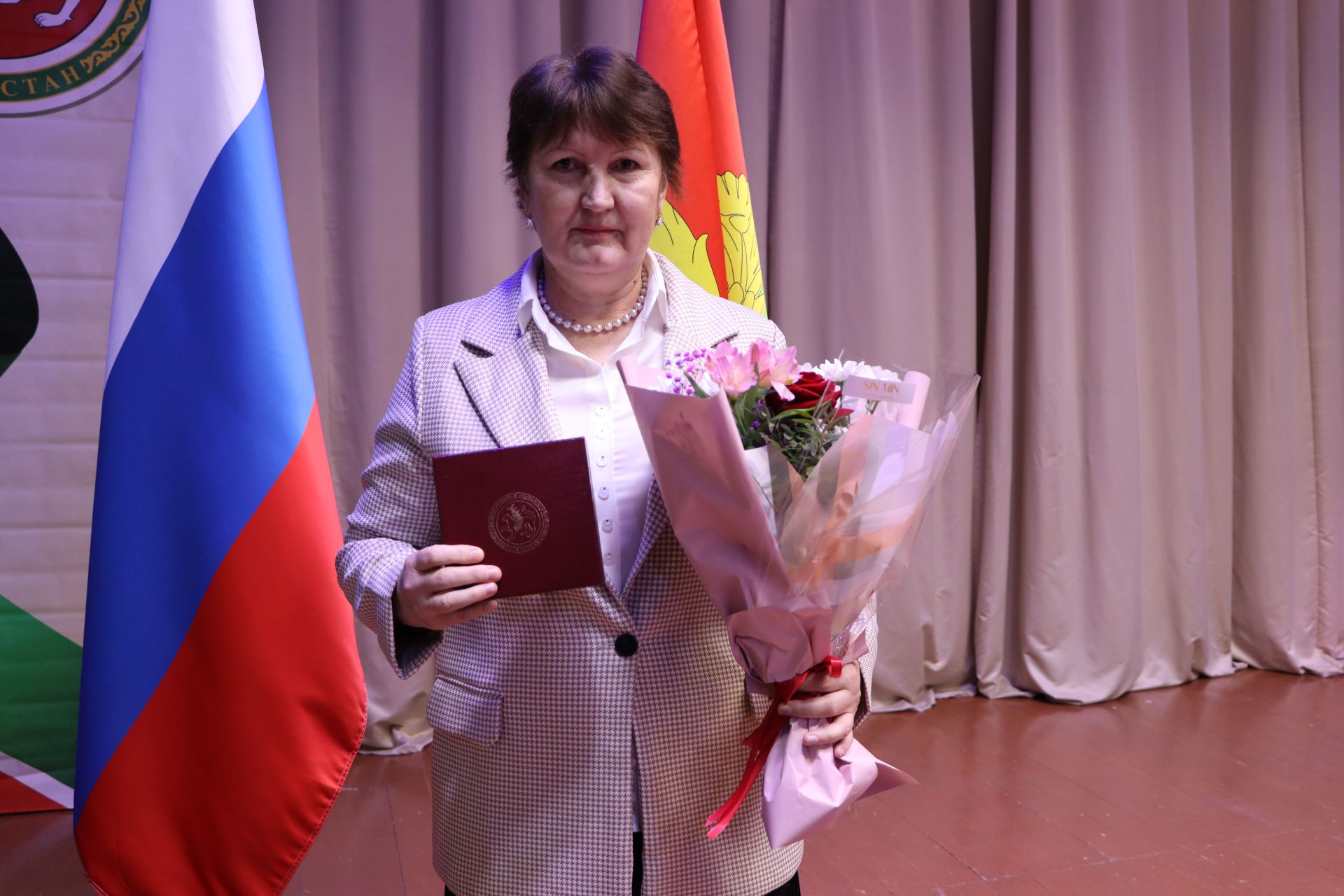 “Апас киләчәкне күрә белә һәм шул киләчәк өчен системалы эш алып бара”