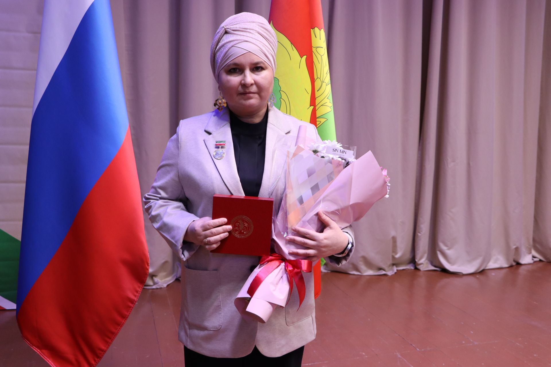 “Апас киләчәкне күрә белә һәм шул киләчәк өчен системалы эш алып бара”