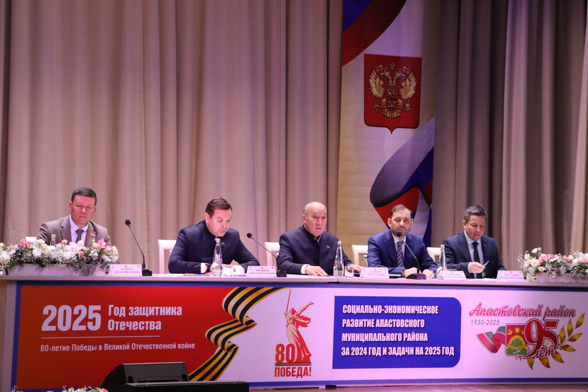 “Апас киләчәкне күрә белә һәм шул киләчәк өчен системалы эш алып бара”
