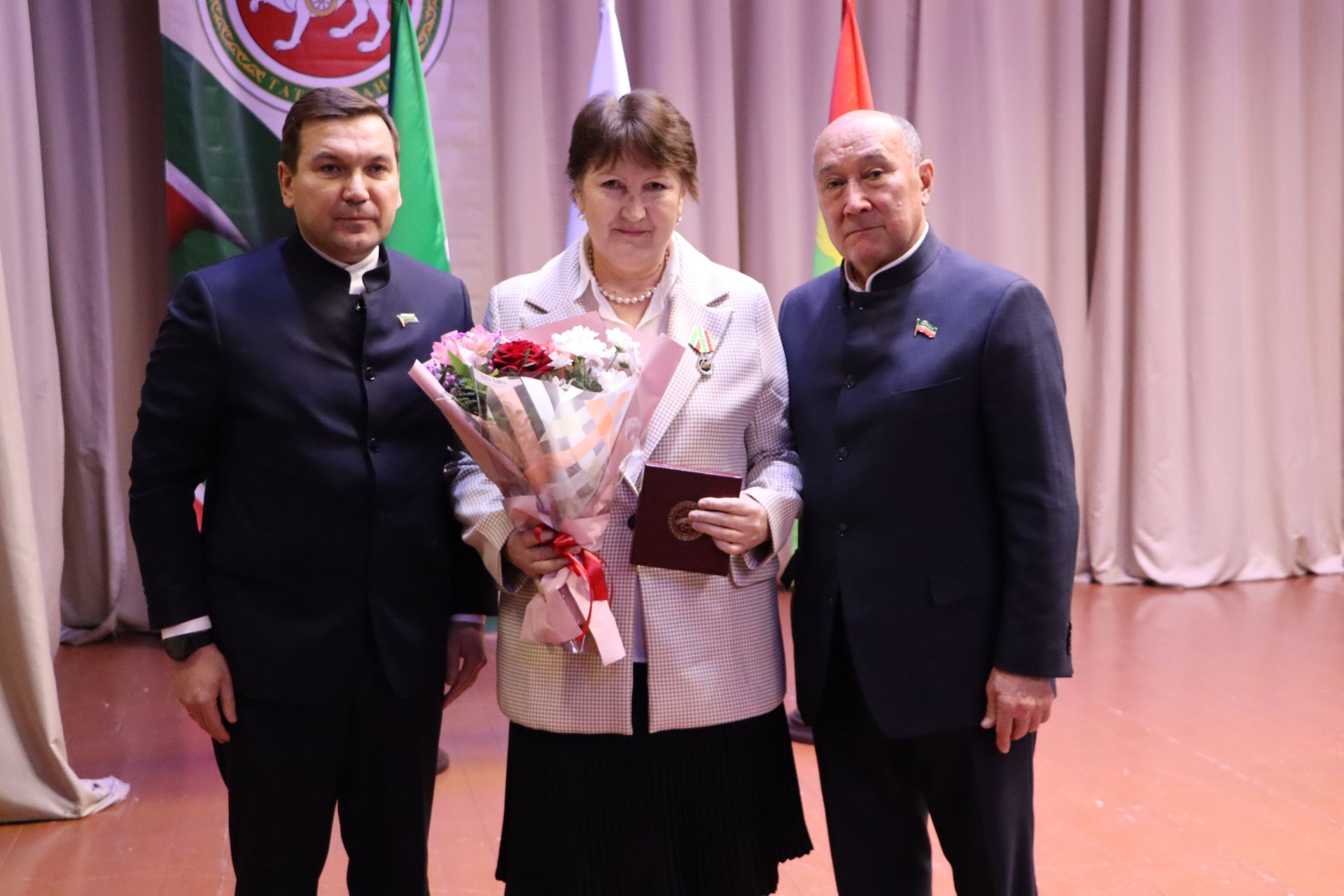 “Апас киләчәкне күрә белә һәм шул киләчәк өчен системалы эш алып бара”