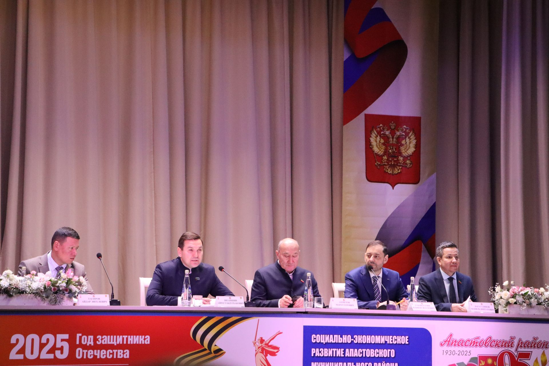 “Апас киләчәкне күрә белә һәм шул киләчәк өчен системалы эш алып бара”