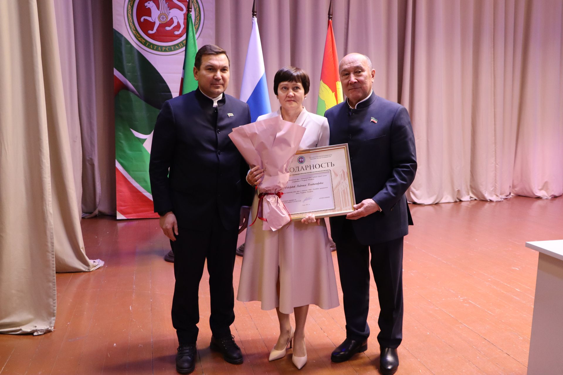 “Апас киләчәкне күрә белә һәм шул киләчәк өчен системалы эш алып бара”