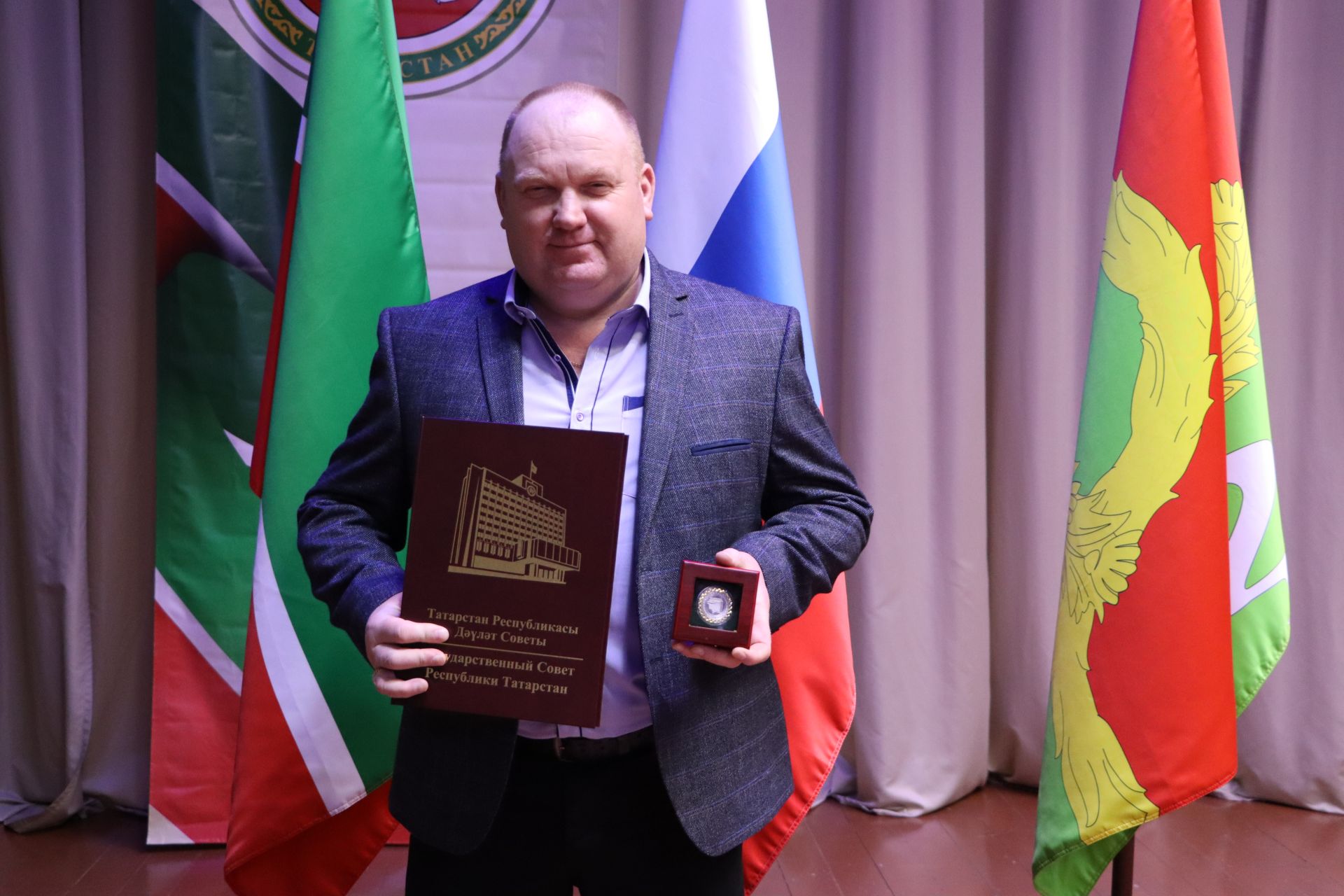 “Апас киләчәкне күрә белә һәм шул киләчәк өчен системалы эш алып бара”