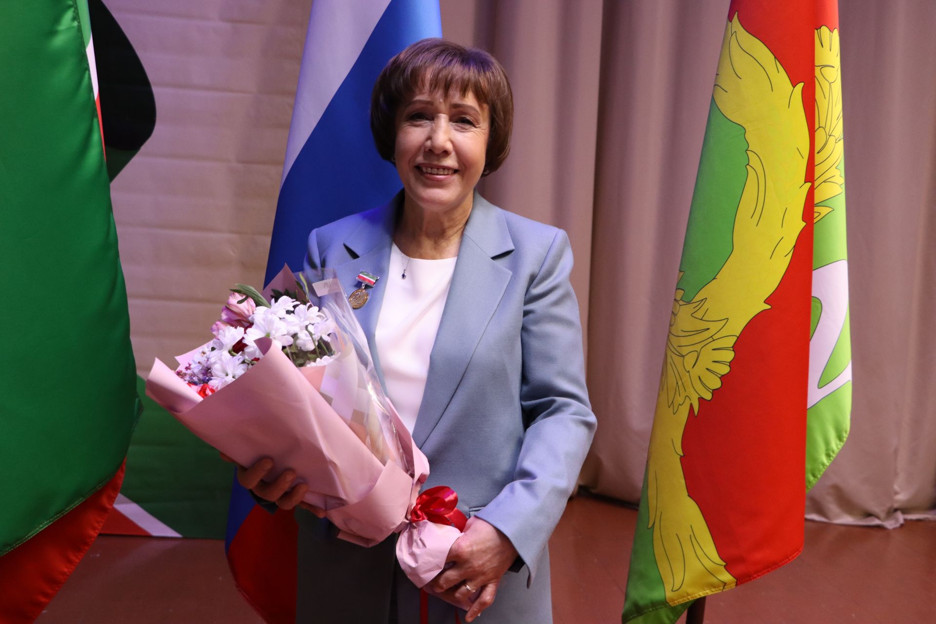 “Апас киләчәкне күрә белә һәм шул киләчәк өчен системалы эш алып бара”
