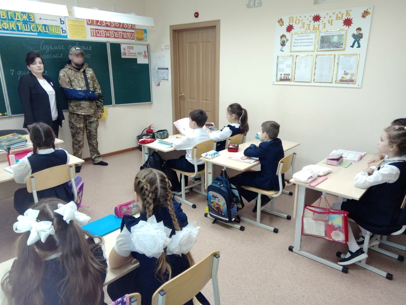Иске Әнәле балалары хәрби егет белән очрашты