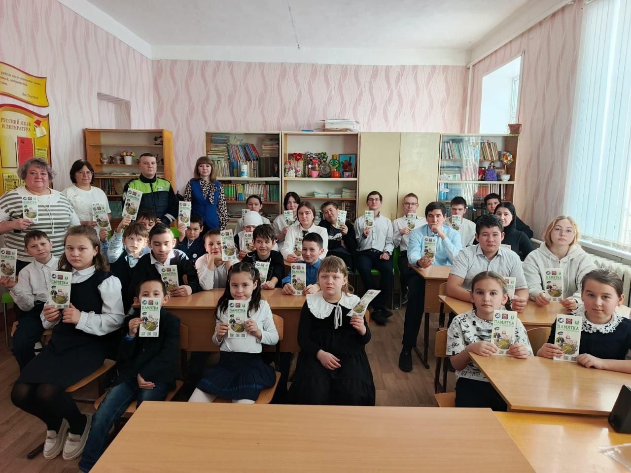 Дәүләки һәм Кильдураз укучылары юл сакчылары белән очрашты