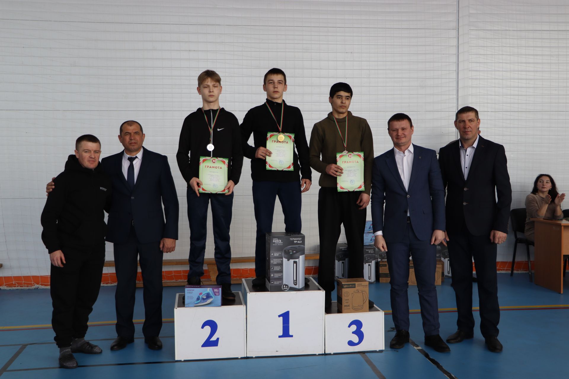 Апаста район башлыгы призларына көрәш ярышлары узды