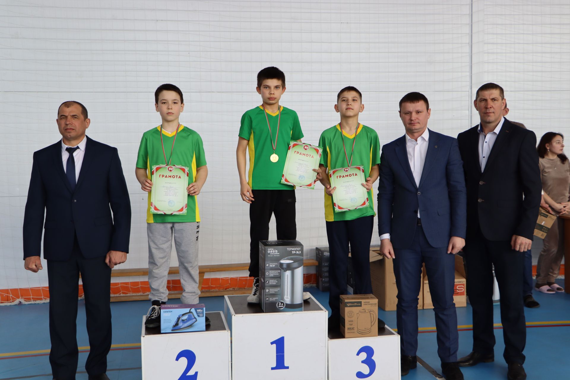 Апаста район башлыгы призларына көрәш ярышлары узды