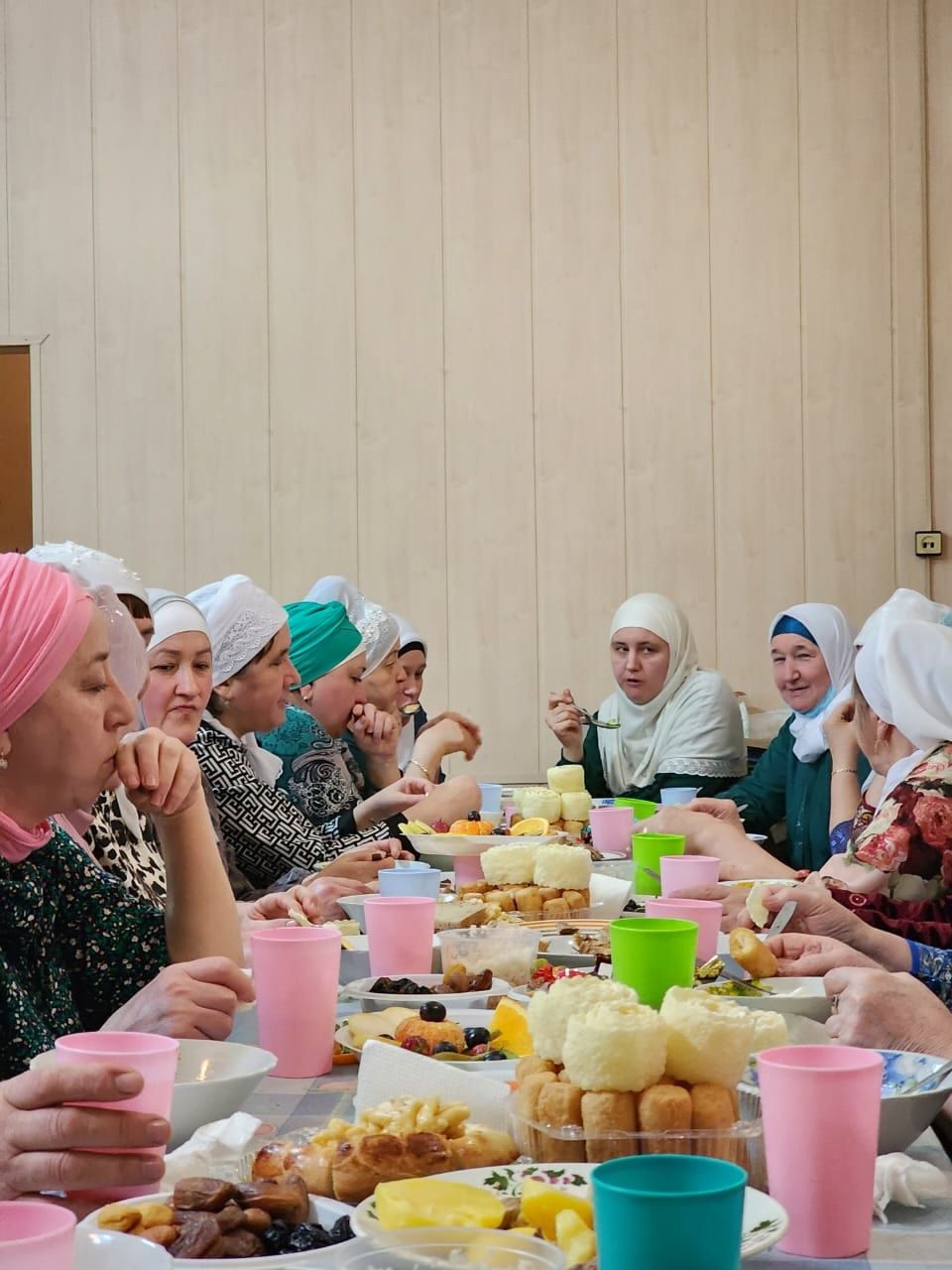 Шыгай авылы өлкәннәре кабат ифтар ашына җыелган