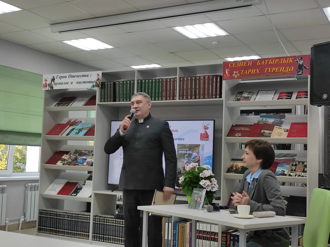 Апаста Гөлүсә Закированың “Энекәш” китабын тәкъдим иттеләр